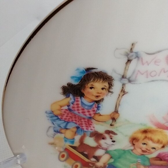 Vintage Avon Collectible Mother's Day Porcelain Plate 'Love on Parade" 1994 22K - Picture 7 of 16